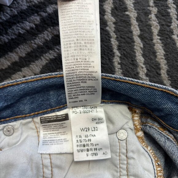 NWOT Levi's Women's 501 Original Straight Leg High Rise Jeans 29x32 - Picture 9 of 14